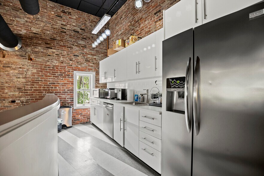 More Photos Of 15 Green St, Newburyport Office For Lease