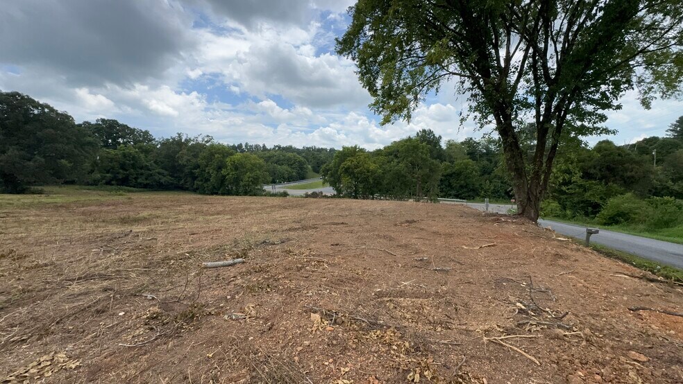 More Photos Of I-40 Exit 415, Dandridge Land For Lease