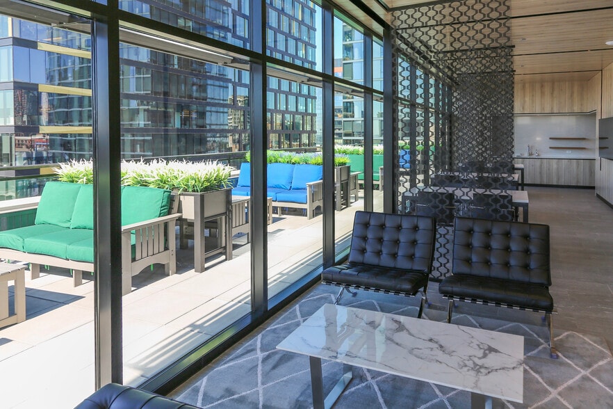 More Photos Of 732 W Randolph St, Chicago Unknown For Lease