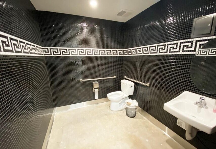 More Photos Of 731 S Broadway, Los Angeles Loft Creative Space For Lease