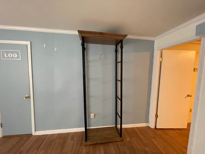 More Photos Of 4391 Ironbound Rd, Williamsburg General Retail For Lease