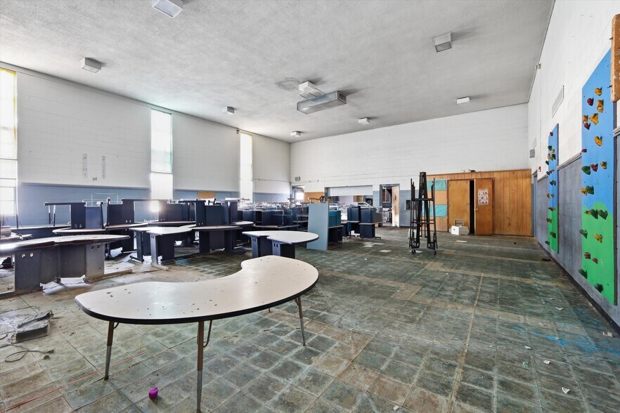 More Photos Of 1009 W Pacific, Osawatomie Schools For Sale