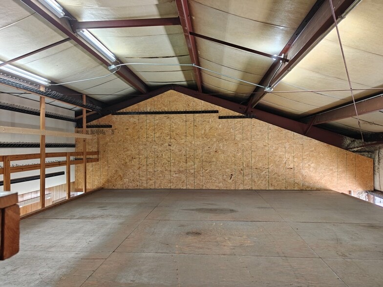More Photos Of 908 W C St, McCook Auto Repair For Sale