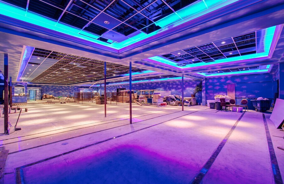 More Photos Of 2103 Cypress Creek Pky, Houston Bar For Sale