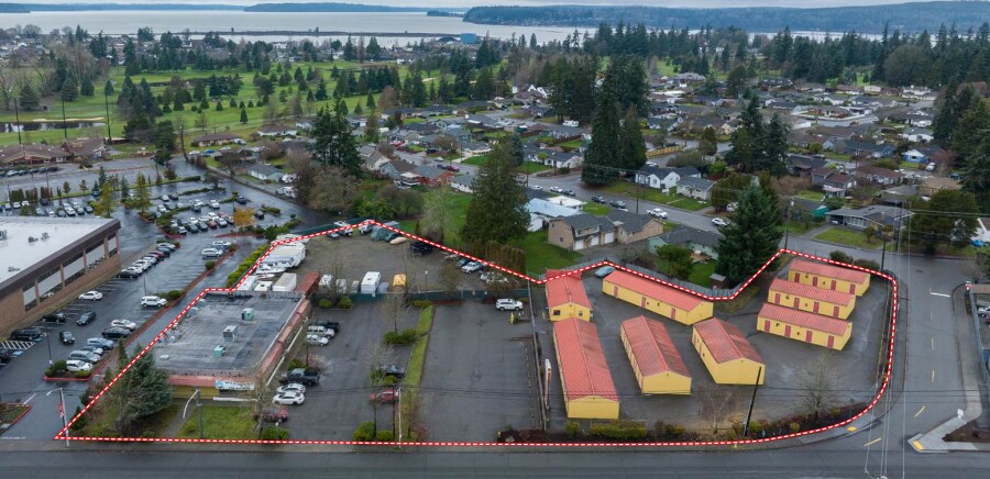 Primary Photo Of 810 N Broadway, Everett Freestanding For Sale