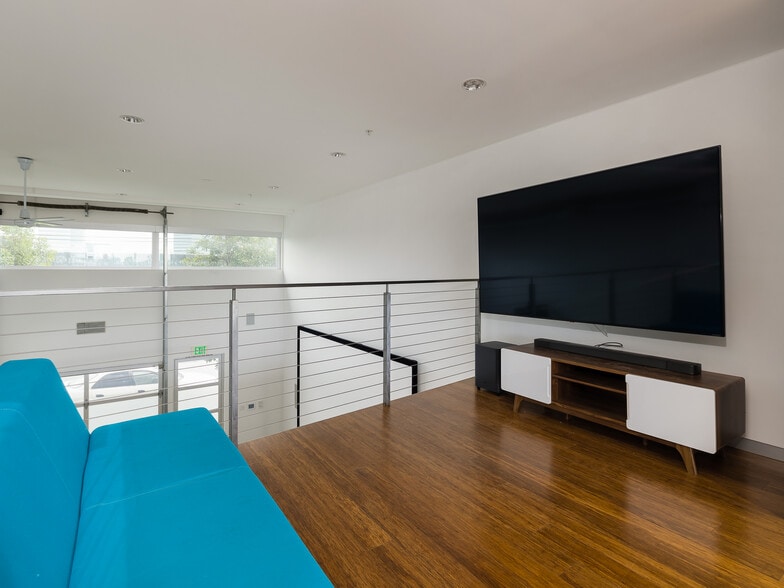 More Photos Of 215-237 California St, El Segundo Loft Creative Space For Sale