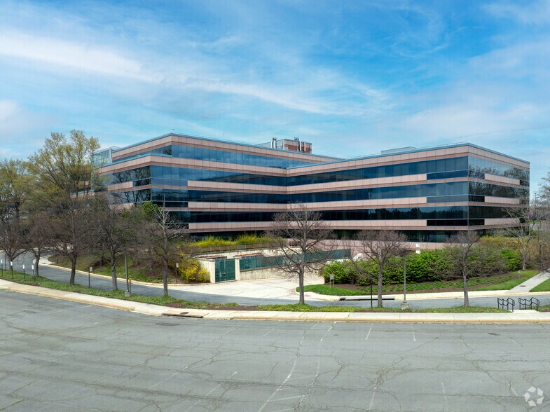 More Photos Of 15000 Conference Center Dr, Chantilly Office For Lease