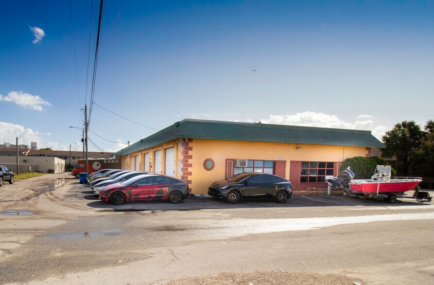 Primary Photo Of 901-915 NE 30th Ct, Oakland Park Warehouse For Lease