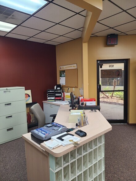 More Photos Of 3023 Eastland Blvd, Clearwater Office For Sale