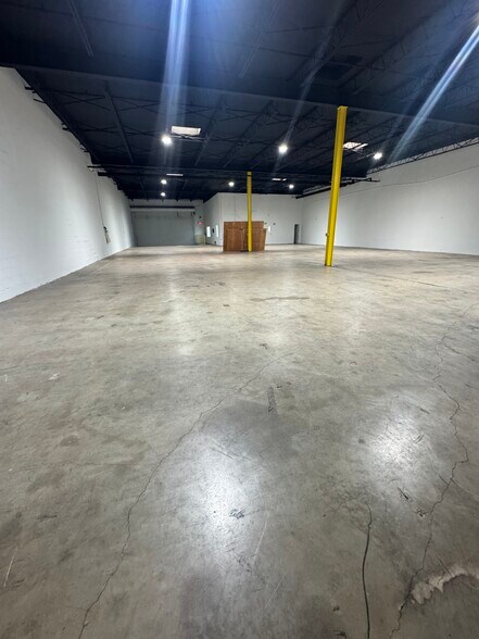 More Photos Of 16401-16413 NW 8th Ave, Miami Distribution For Lease