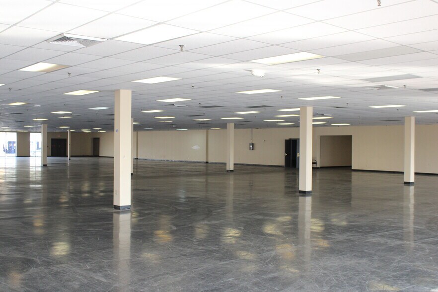 More Photos Of 2086 Paul Walsh Dr, Macon-Bibb Auto Dealership For Lease