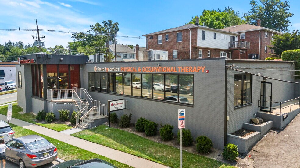 More Photos Of 530-540 Bergen Blvd, Ridgefield Office For Sale