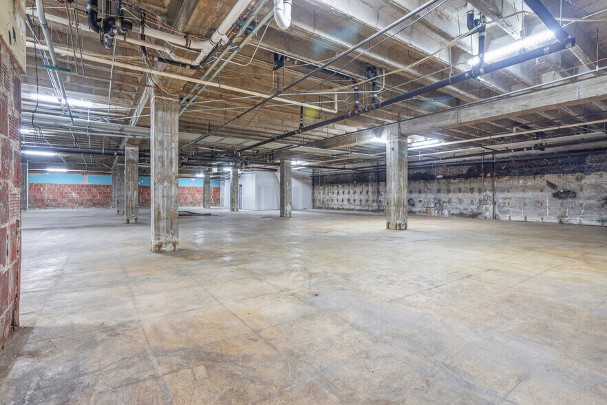 More Photos Of 611 Houston St, Fort Worth Bar For Lease