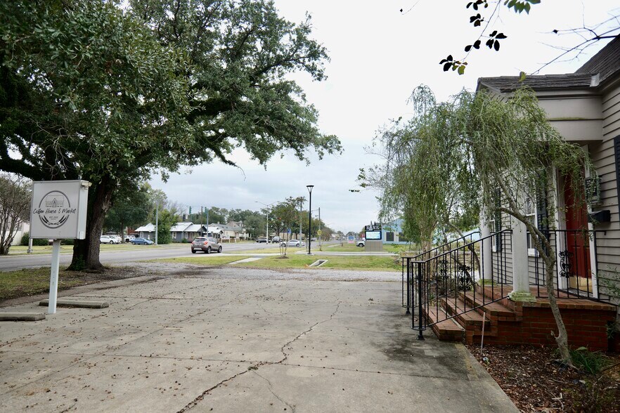 More Photos Of 1317 N Parkerson Ave, Crowley Storefront Retail Office For Sale
