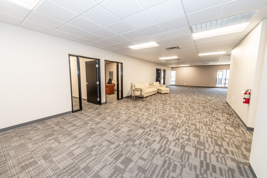 More Photos Of 6345 S Pecos Rd, Las Vegas Office For Lease