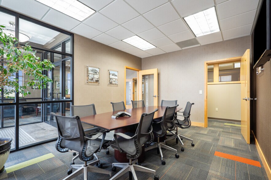 More Photos Of 3015 Greyhound Dr, Waterloo Medical For Lease