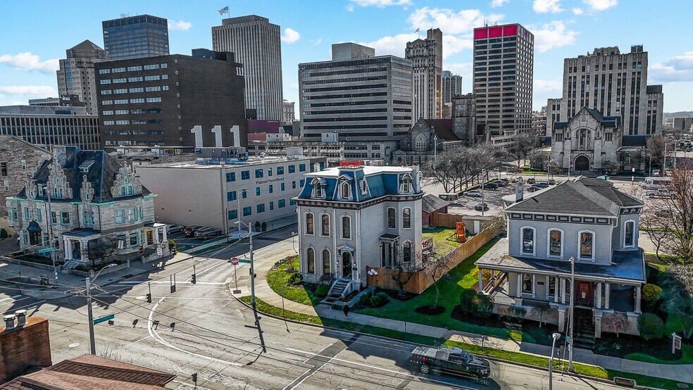 More Photos Of 208 W Monument Ave, Dayton Office Residential For Sale