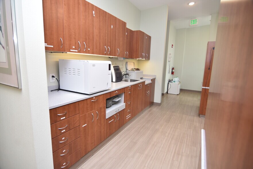 More Photos Of 1716 Warren Ave, Cheyenne Medical For Sale