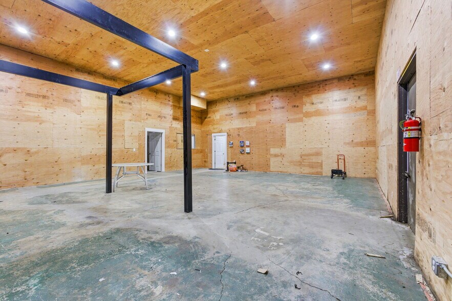More Photos Of 3511 Boone Rd SE, Salem Distribution For Lease