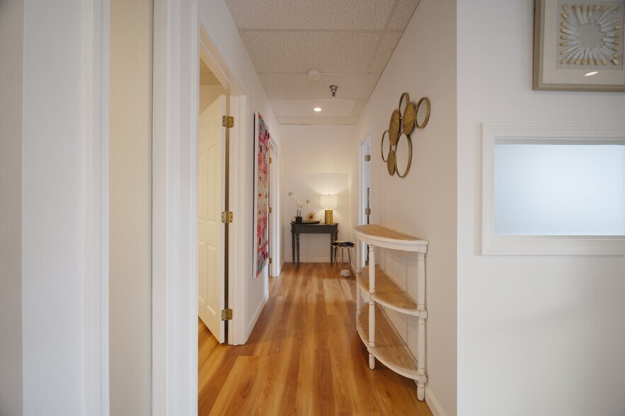 More Photos Of 29 Lafayette Rd, North Hampton Storefront Retail Office For Lease