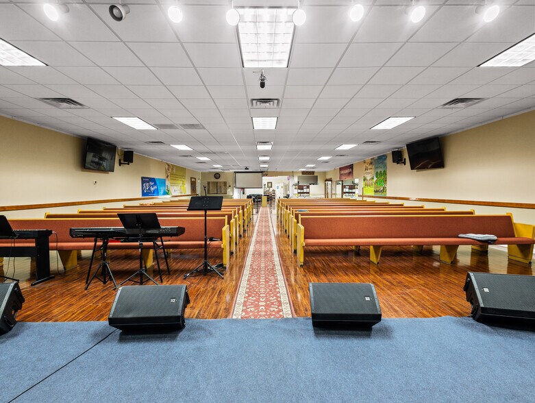 More Photos Of 4650 N 35th Ave, Phoenix Religious Facility For Sale