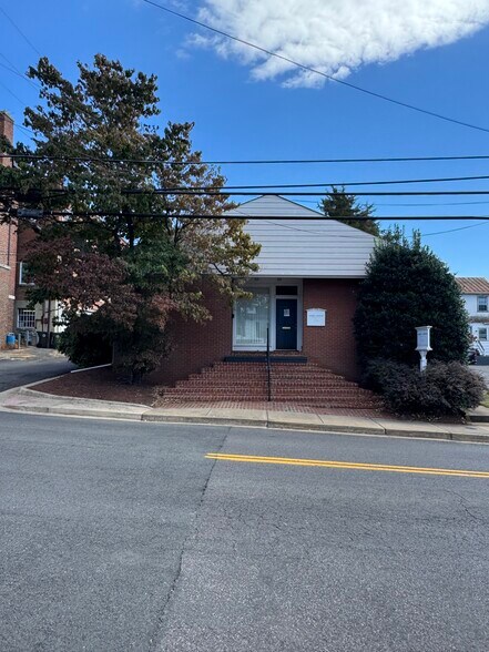 Primary Photo Of 115 S West St, Culpeper Office For Lease