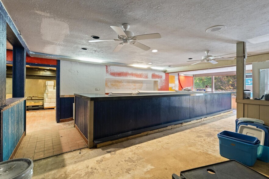 More Photos Of 6024 Cortez Blvd, Weeki Wachee General Retail For Sale