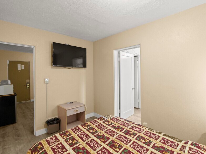 More Photos Of 1349 Idaho St, Elko Hotel For Sale