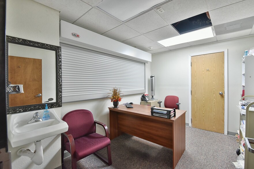 More Photos Of 1805 SE Lake Weir Ave, Ocala Medical For Sale