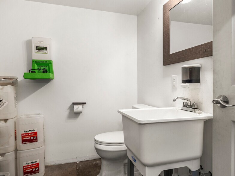 More Photos Of 2405 Mcneilly Rd, Pittsburgh Warehouse For Sale