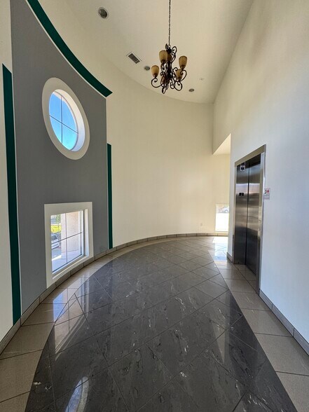 More Photos Of 31280-31294 The Old Road, Castaic General Retail For Sale