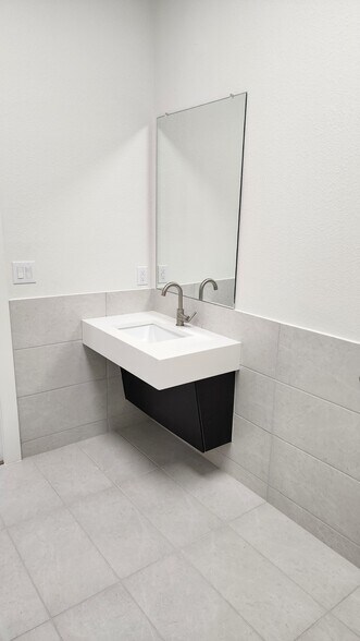 More Photos Of 16702 House Hahl Rd, Cypress Medical For Lease