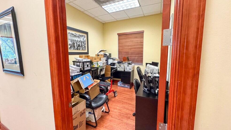 More Photos Of 401-425 NW 10th Ter, Hallandale Beach Flex For Sale