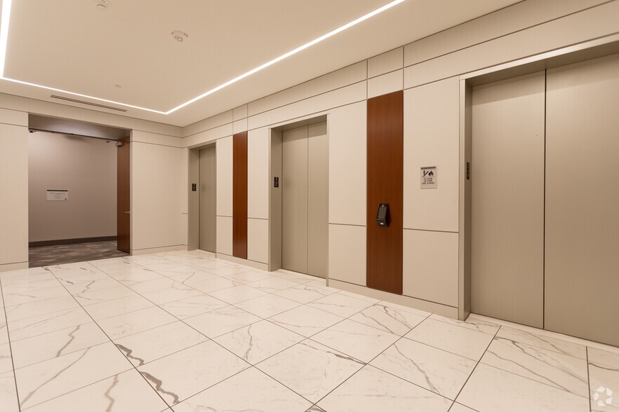More Photos Of 600 S Tryon St, Charlotte Office For Lease