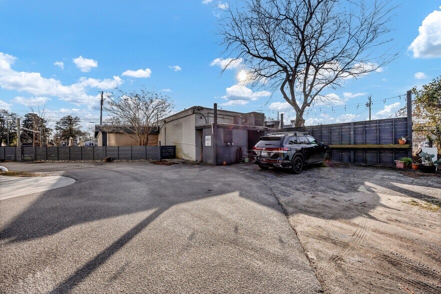 More Photos Of 1007 N 4th St, Wilmington Storefront For Lease