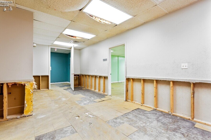 More Photos Of 46400 Telegraph Rd, Amherst Freestanding For Sale