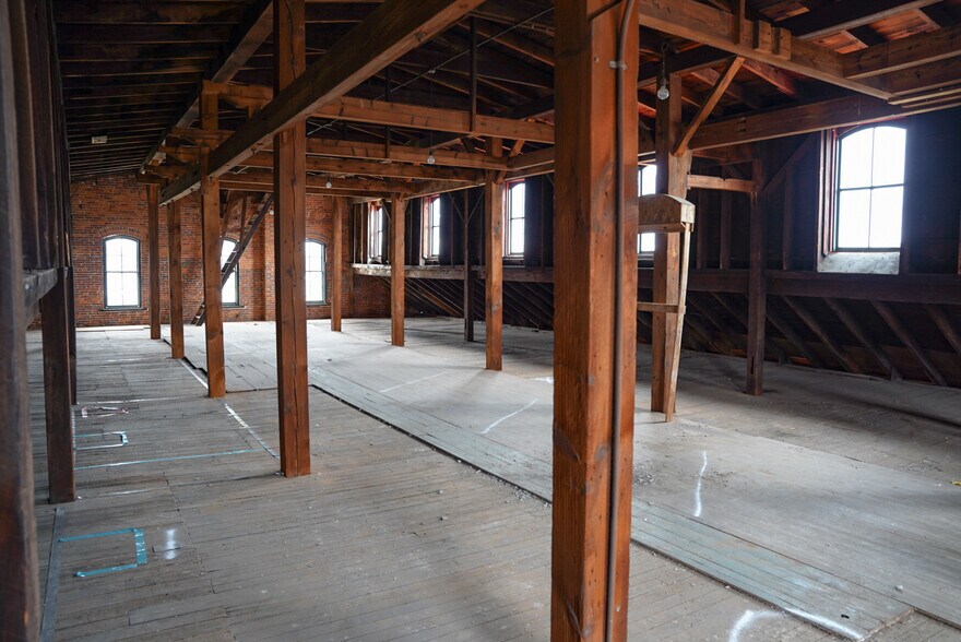 More Photos Of 160 N Main St, Mansfield Warehouse For Lease