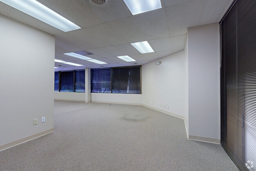 More Photos Of 2655 Villa Creek Dr, Dallas Office For Lease