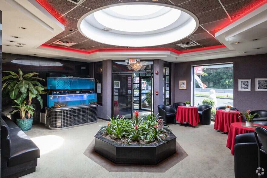 More Photos Of 1281-1285 State Route 35, Middletown Supermarket For Sale