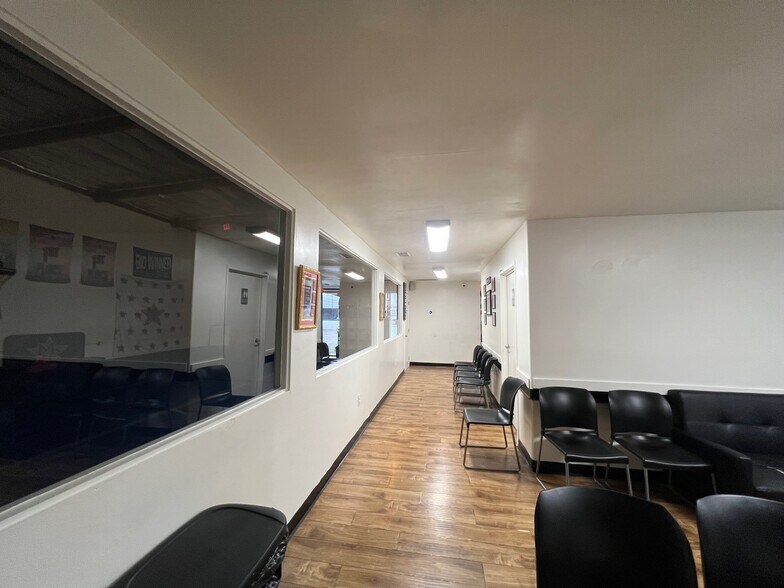 More Photos Of 8803-8811 Amigo Ave, Northridge Warehouse For Lease