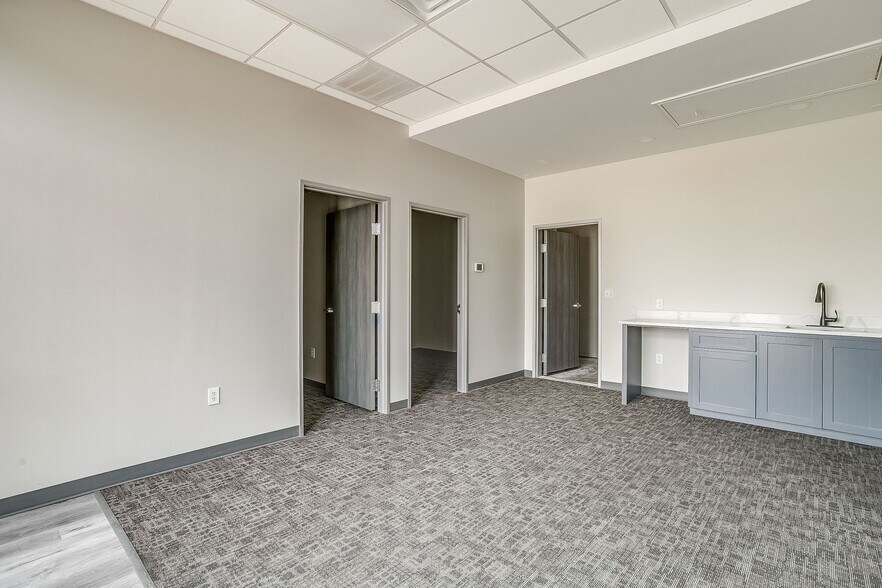 More Photos Of 3115 Chambers St, Venus Flex For Lease
