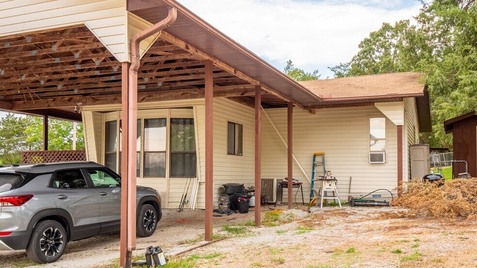 More Photos Of 509 LB Cook Memorial Dr, Theodosia Hotel For Sale