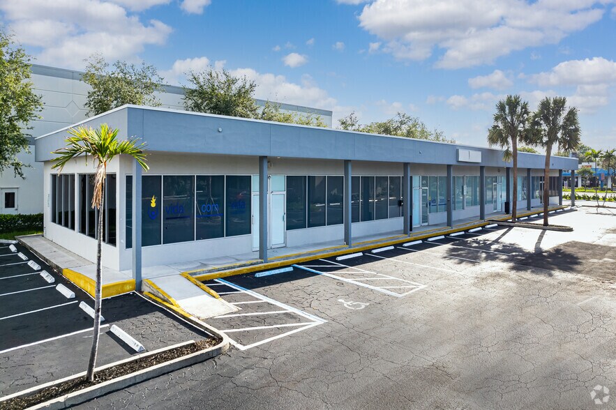 More Photos Of 665-695 S Federal Hwy, Deerfield Beach Unknown For Lease