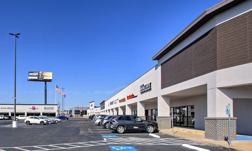 More Photos Of 3260 South Loop W, Houston Storefront For Sale