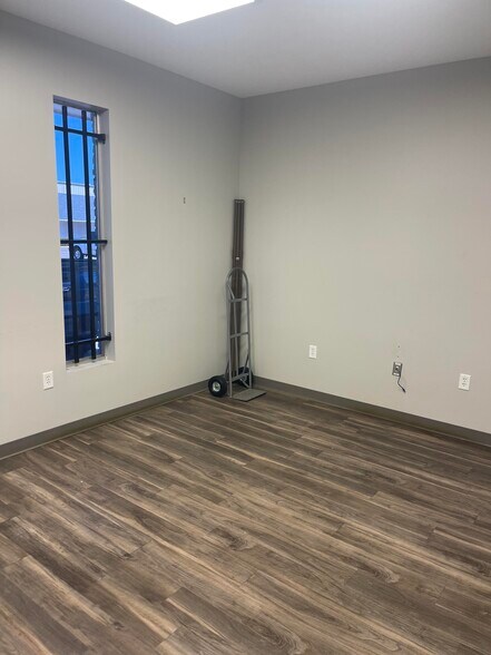 More Photos Of 2032 Wooddale Blvd, Baton Rouge Office For Lease