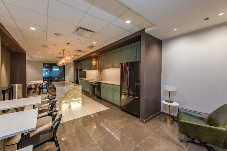 More Photos Of 225 S Dixie Hwy, Coral Gables Coworking Space