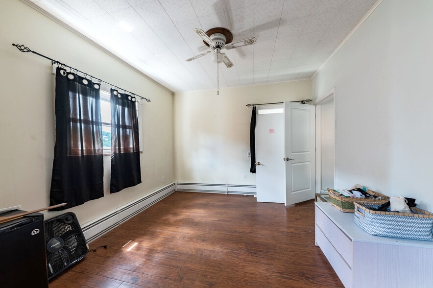 More Photos Of 1493 University Ave, Morgantown Sorority Fraternity House For Sale