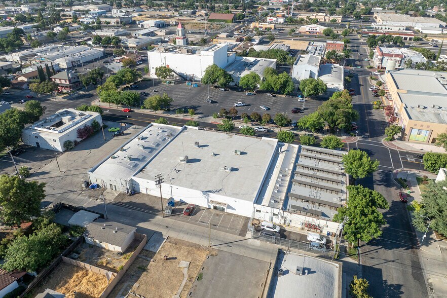 More Photos Of 345 W 18th St, Merced Storefront For Sale