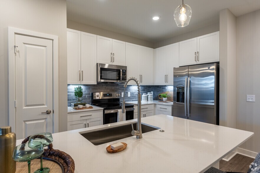 More Photos Of 12400 Dutton Rd, Midlothian Apartments For Sale