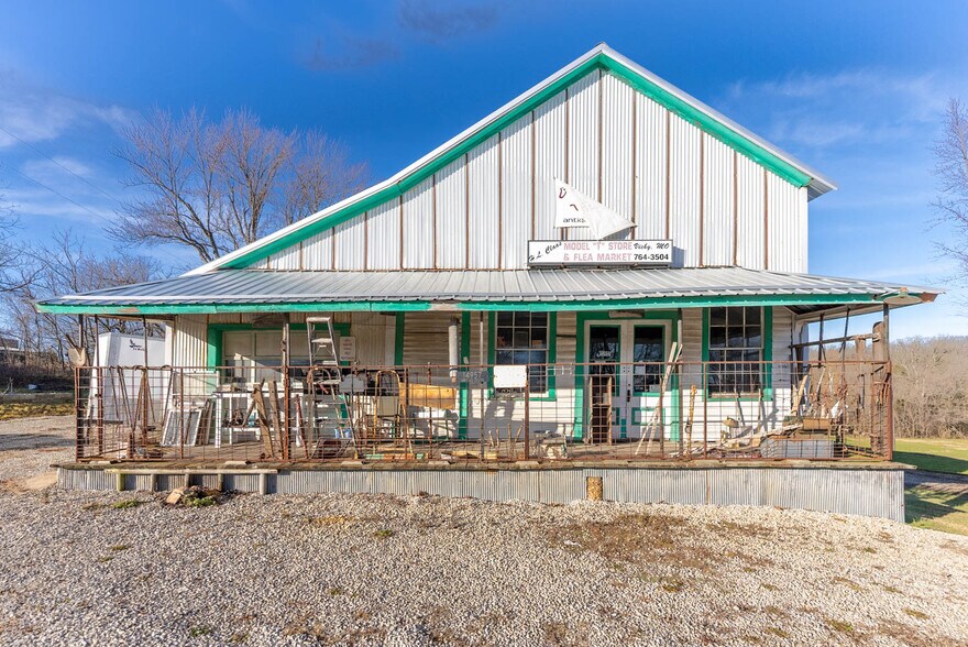 More Photos Of 14597 US-63, Vichy General Retail For Sale